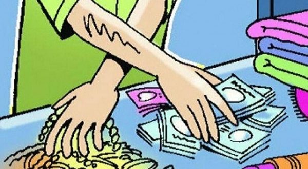 चोरों ने ताला तोड़ा, नकदी और चांदी के सिक्के उड़ाए; पुलिस जांच में जुटी