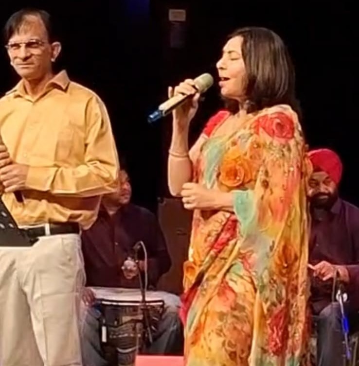 आशा भोसले को दी श्रद्धांजलि अपने सुर में पिरोए उनके गीत