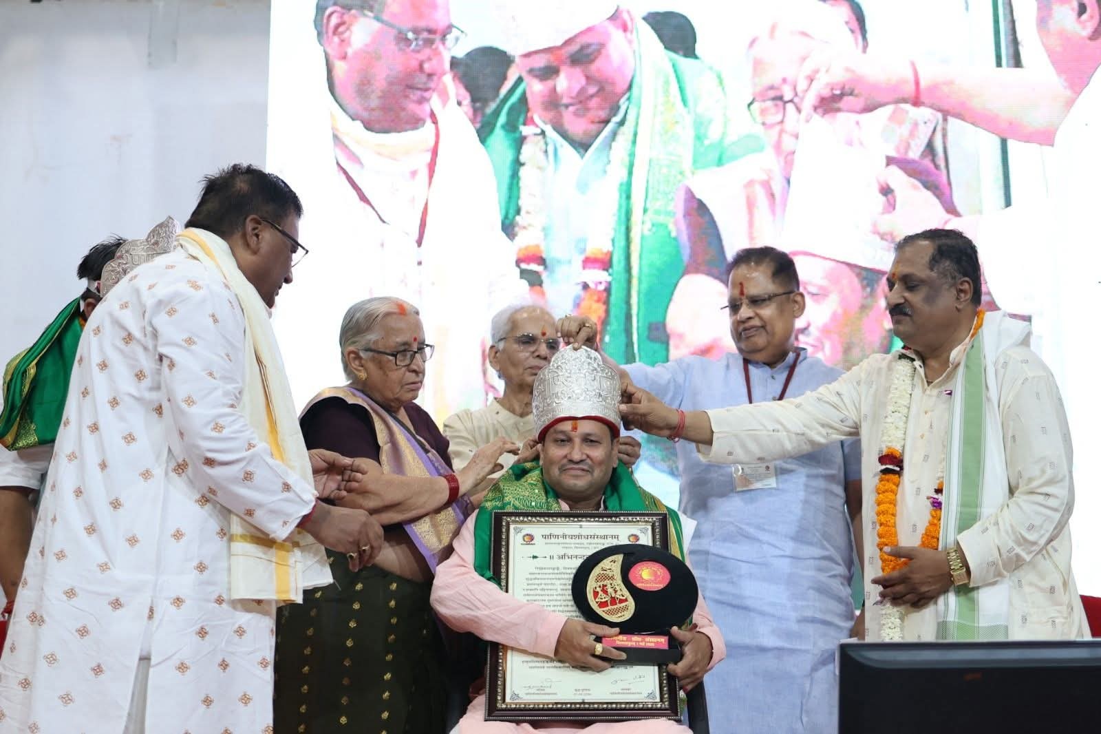 पण्डितराज उपाधि से सम्मानित हुए प्रो. बृजभूषण ओझा एवं प्रो. विष्णुकांत पाण्डेय