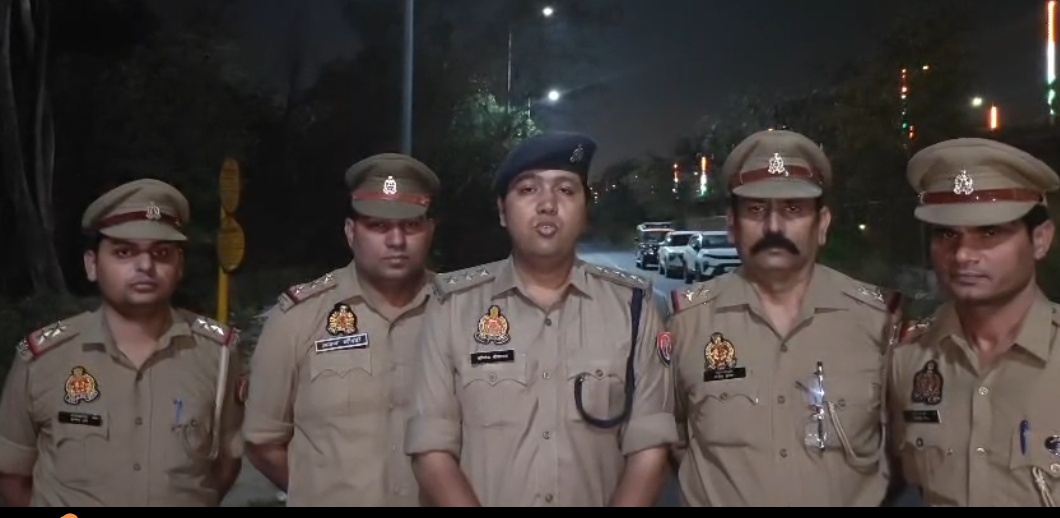इंदिरापुरम पुलिस ने मुठभेड़ में शातिर स्नैचर गिरफ्तार, पैर में गोली लगने के बाद दबोचा बदमाश पर करीब एक दर्जन आपराधिक मुकदमे दर्ज हैं।।