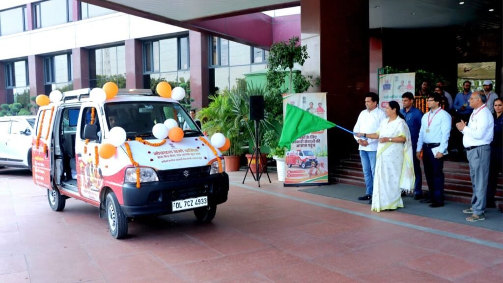 अब श्रमिकों के दरवाजे तक पहुंचेगी सरकारी सेवा, मुख्यमंत्री रेखा गुप्ता ने 4 मोबाइल नमो श्रमिक सेवा केंद्र वैन को दिखाई हरी झंडी