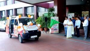 अब श्रमिकों के दरवाजे तक पहुंचेगी सरकारी सेवा, मुख्यमंत्री रेखा गुप्ता ने 4 मोबाइल नमो श्रमिक सेवा केंद्र वैन को दिखाई हरी झंडी